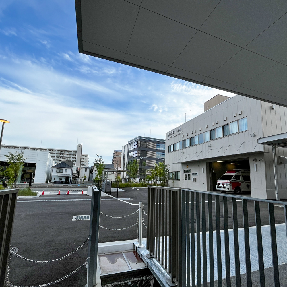 hyogo-prefectural-nishinomiya-general-medical-center-ambulance-bay-202606 | 芦屋市の内科・皮膚診療・小児診療 | あしやサニークリニック内科 兵庫県立西宮総合医療センターの救急車搬入口と救急搬送受け入れエリア
